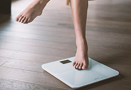 XXX收购WithXXXX后，推出可监测心血管的智能秤